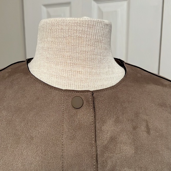 ZARA Faux Suede Button Snap Down Round Neckline Crop Jacket Size Small - Picture 4 of 15